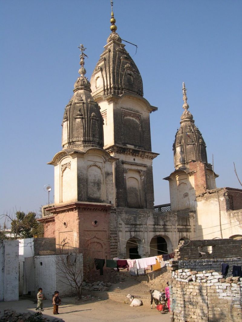 derelict-hindu-temple-taxila-john-steedman